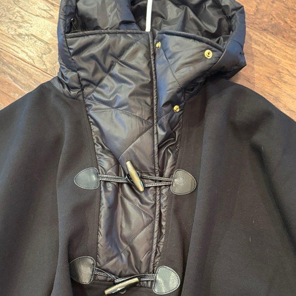 Tuckernuck Black Hooded Cape with Toggle Closure - Picture 3 of 6